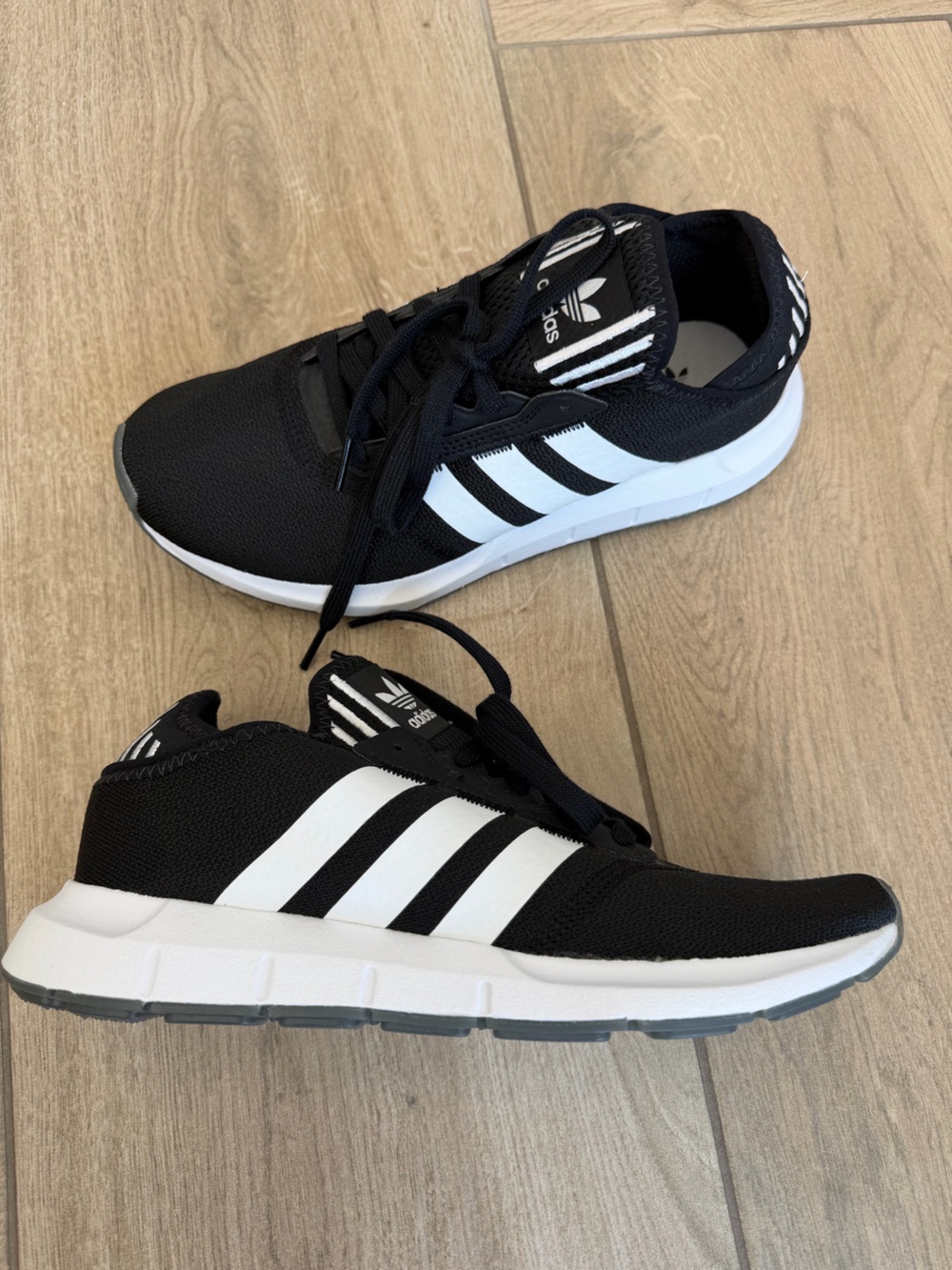NEW women’s adidas swift Black and White Casual Sneakers
